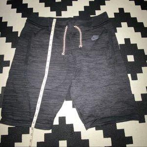 NIKE TECH-KNIT SWEATSHORTS MENS MEDIUM